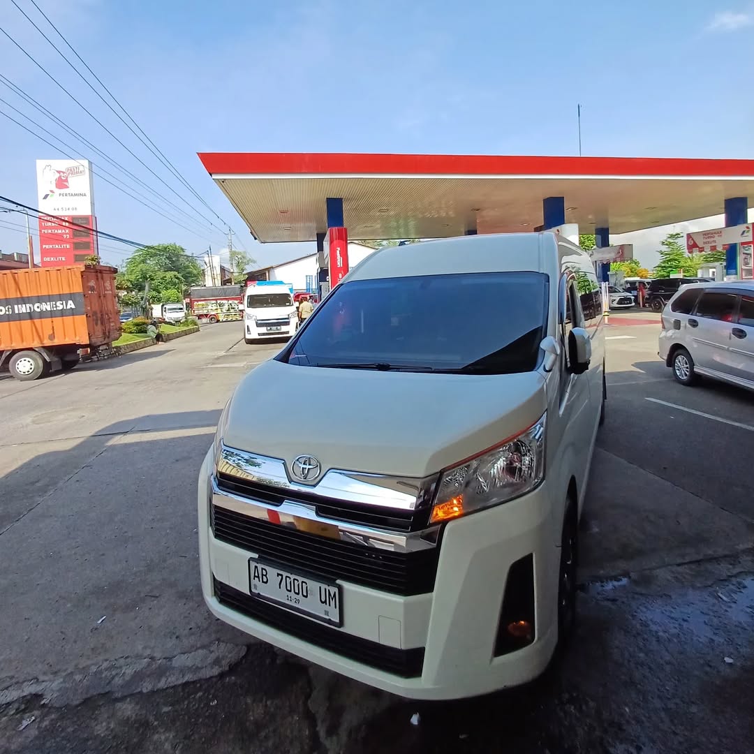 Sewa Hiace vs Elf